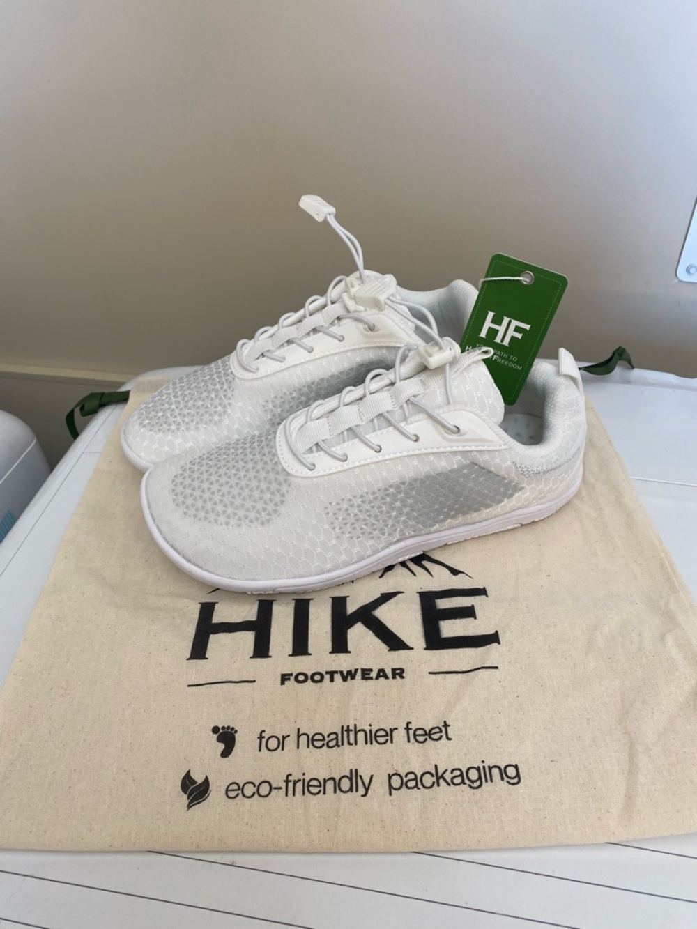 HIKE Footwear Women's White Athletic Barefoot Cloud Shoes
